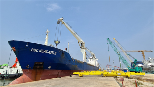 Cung cấp nhân lực, phương tiện, thiết bị và dịch vụ bốc xếp 08 bộ Boat landing lên tàu BBC NewCastle tại Cảng Đông Xuyên để xuất khẩu đi nước ngoài